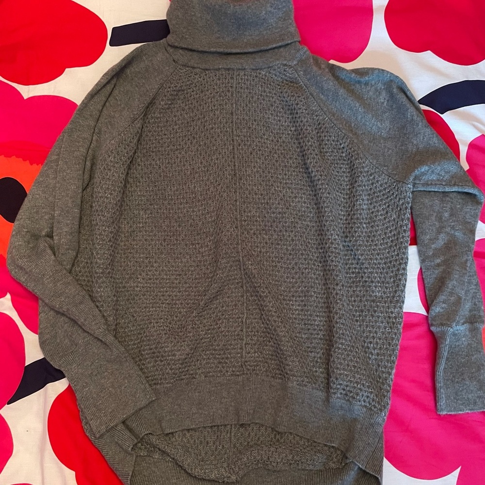 Gap sweater